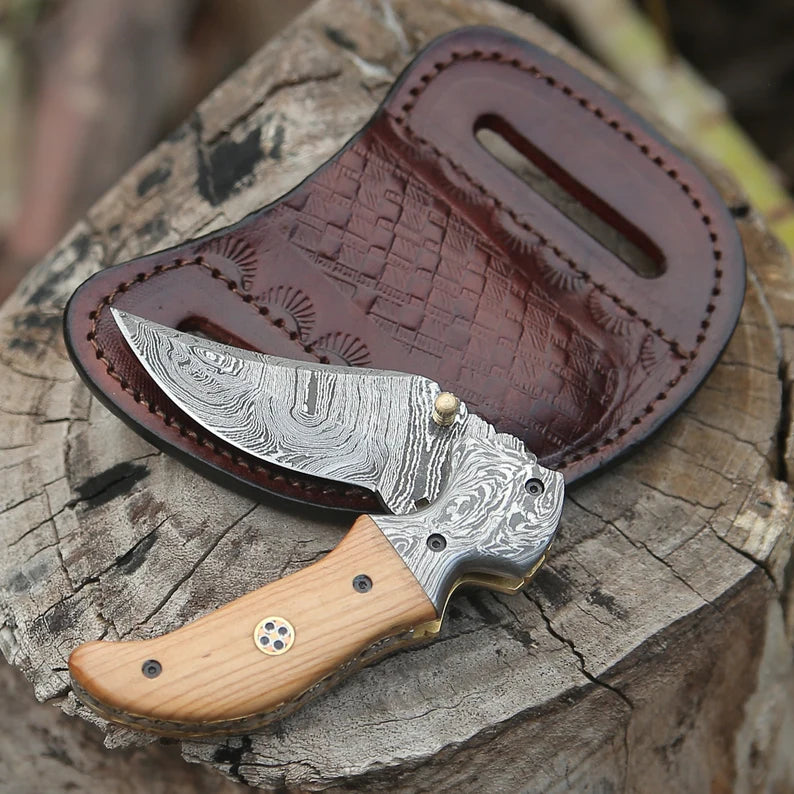 Every Day Carry Knife , Damascus Knives with Leather Sheath Cover