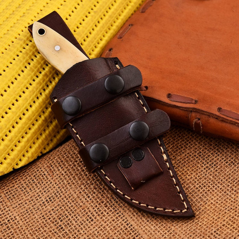 Custom Handmade D2 Steel Steel Skinner Hunting Knife With Leather Sheath