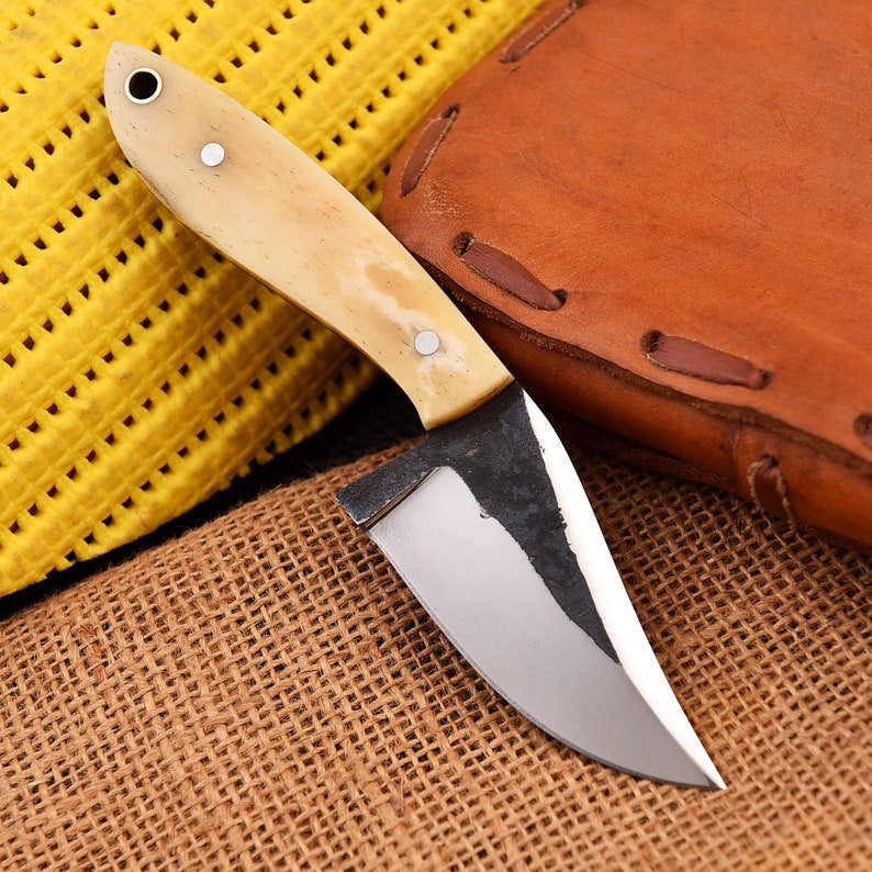 Custom Handmade D2 Steel Steel Skinner Hunting Knife With Leather Sheath