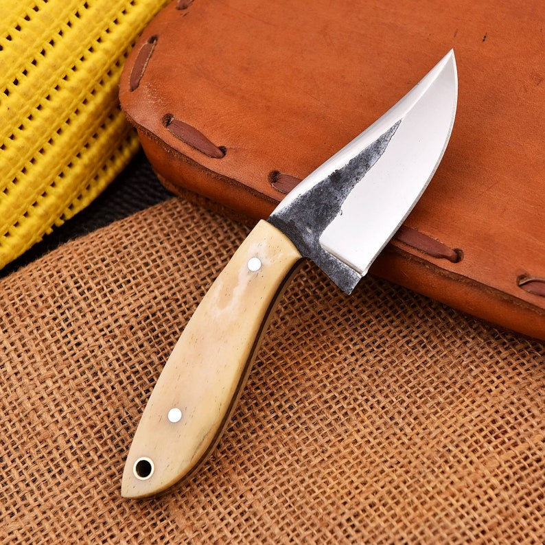 Custom Handmade D2 Steel Steel Skinner Hunting Knife With Leather Sheath