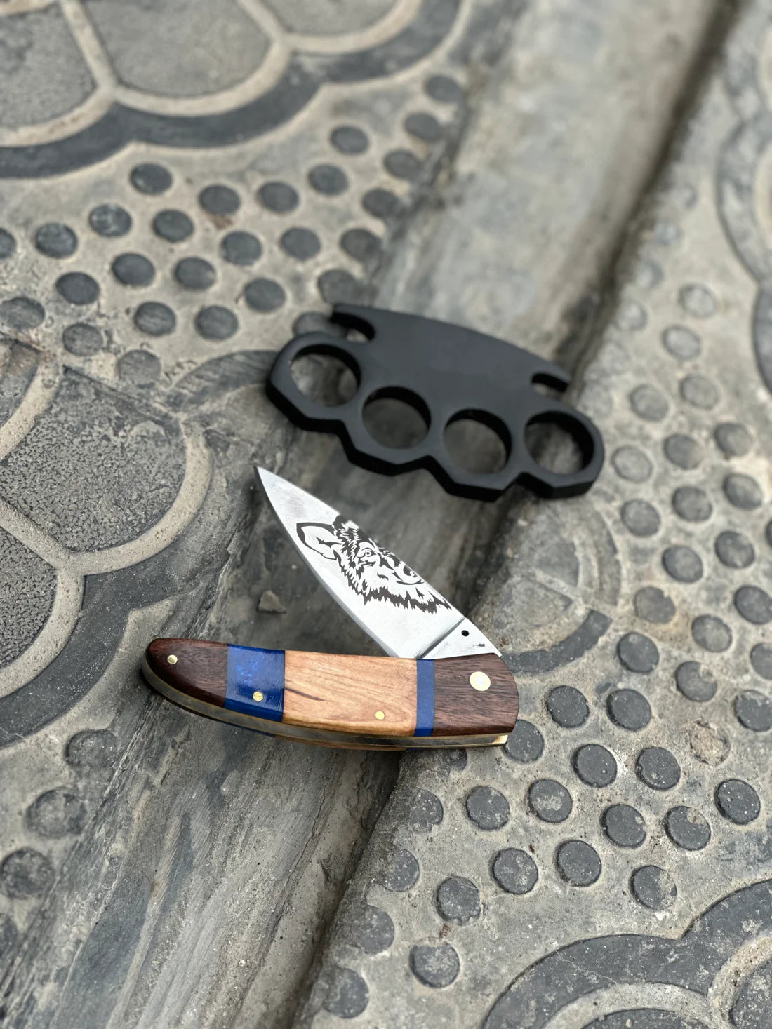 Beautiful deal knuckle and pocket knife