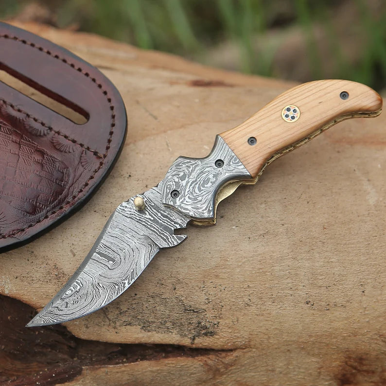 Every Day Carry Knife , Damascus Knives with Leather Sheath Cover