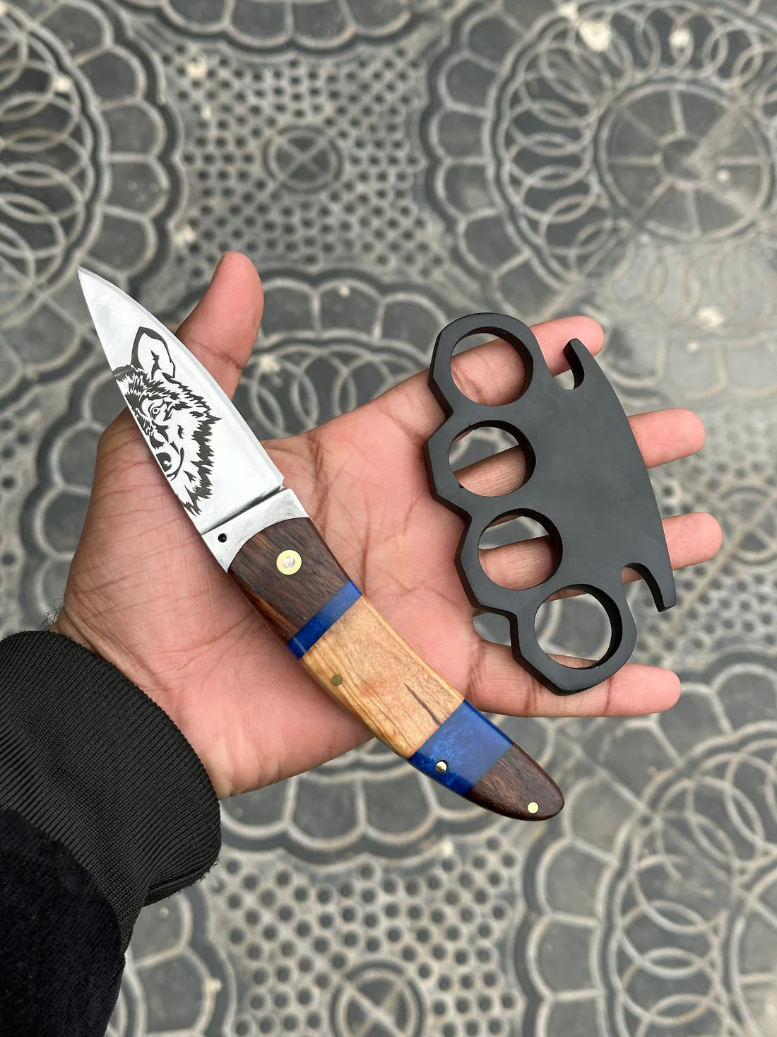 Beautiful deal knuckle and pocket knife