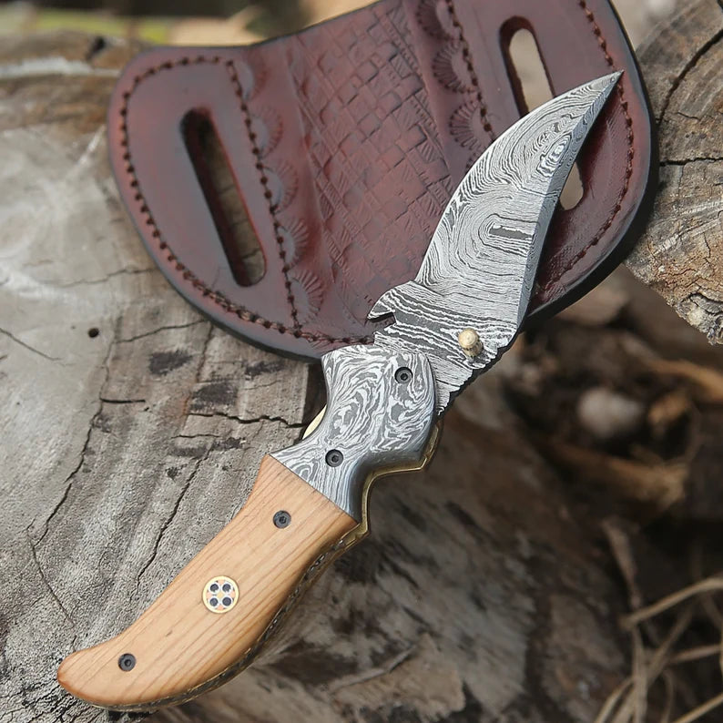 Every Day Carry Knife , Damascus Knives with Leather Sheath Cover