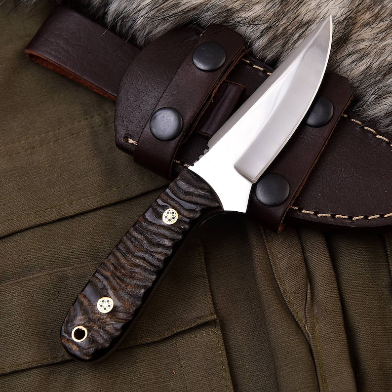 Handmade Fixed Blade D2 Steel Steel Skinner Hunting Knife With Leather Sheath