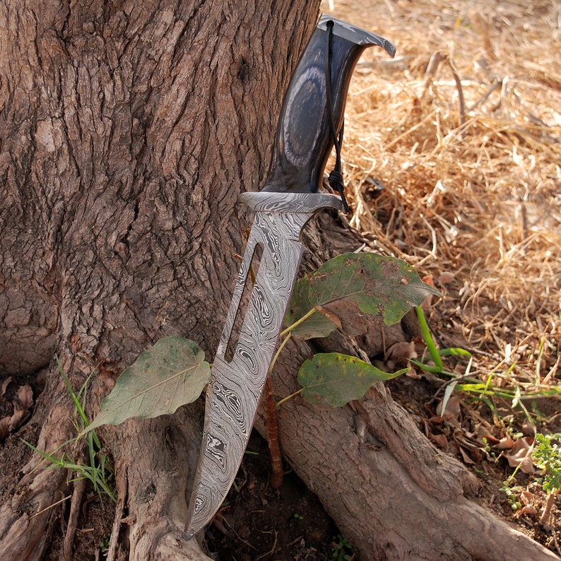 Damascus Steel Clip Point Bowie Hunting Knife With Leather Sheath Cover