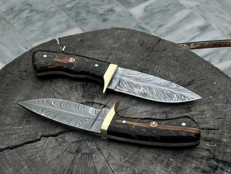 custom handmade damascus steel feather pattern skinner knives,Set of skinner knives,With leather sheath cover Pair Of Knives